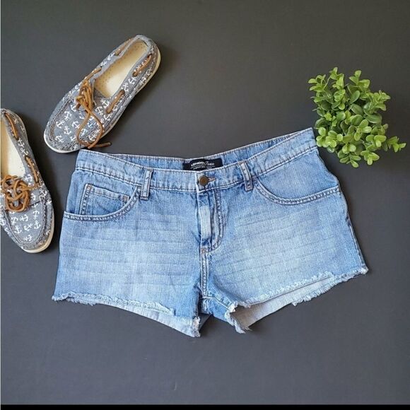 London Cutoff Jean Shorts - Picture 1 of 8
